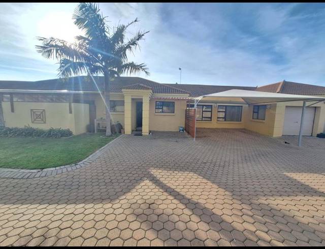 4 BEDROOM HOUSE FOR SALE IN HARTENBOS HEUWELS